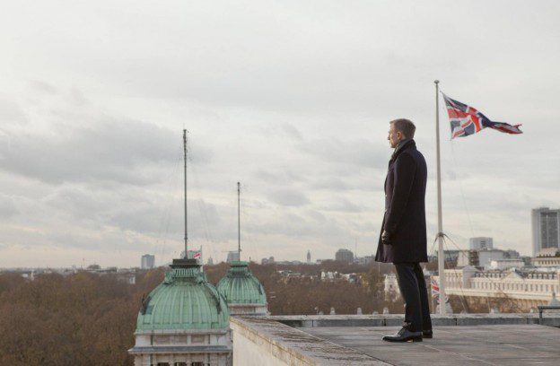 Daniel Craig kijkt over Londen uit